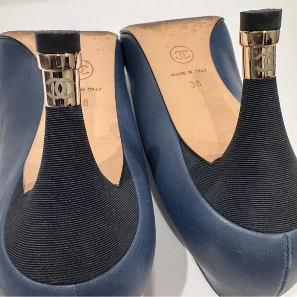 CHANEL Cruise 2012 Collection Cap Toe Pumps Navy Black 38 GUC - Picture 13 of 15